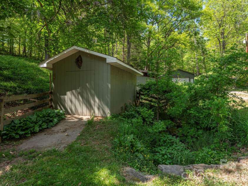 155 Old Starnes Cove Road, Asheville, NC 28806.  MLS# CAR4376505, YatesRealty ID 22467. 