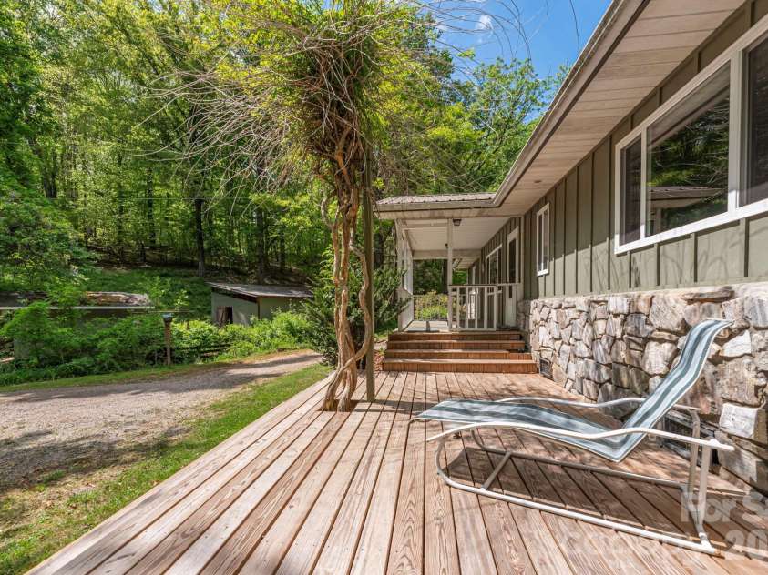 155 Old Starnes Cove Road, Asheville, NC 28806.  MLS# CAR4376505, YatesRealty ID 22467. 