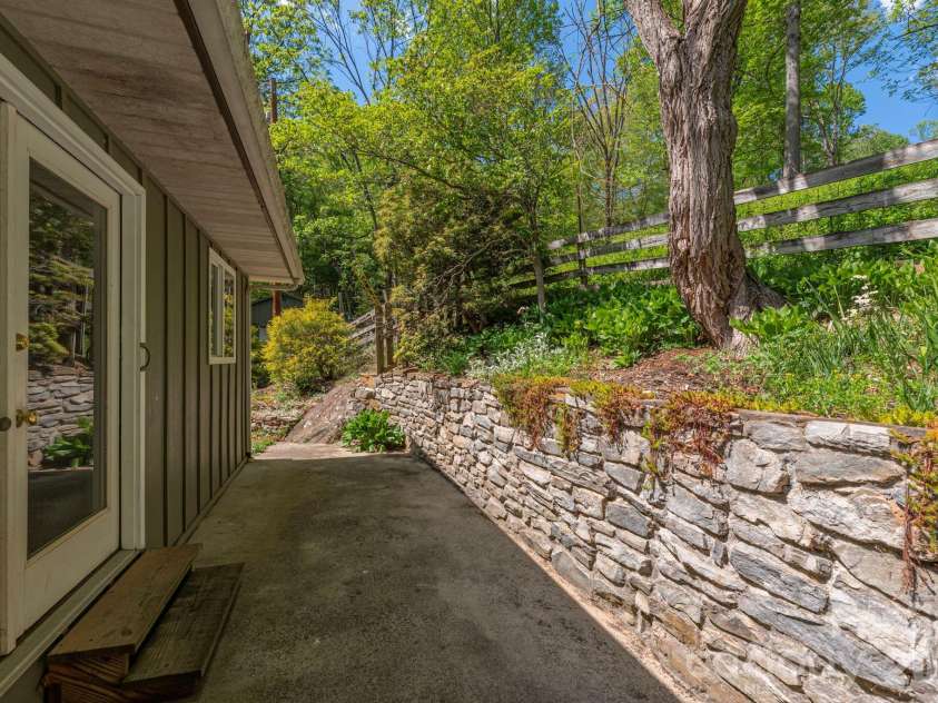 155 Old Starnes Cove Road, Asheville, NC 28806.  MLS# CAR4376505, YatesRealty ID 22467. 