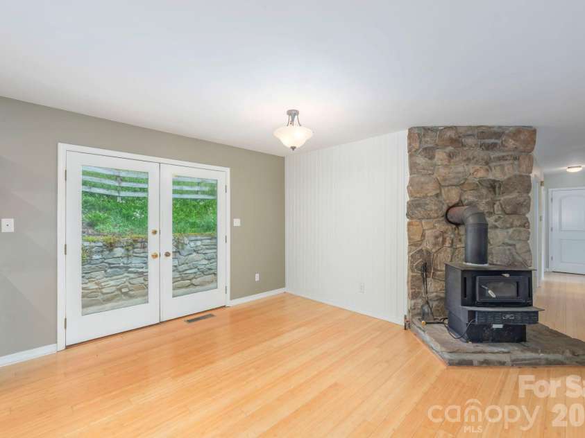 155 Old Starnes Cove Road, Asheville, NC 28806.  MLS# CAR4376505, YatesRealty ID 22467. 