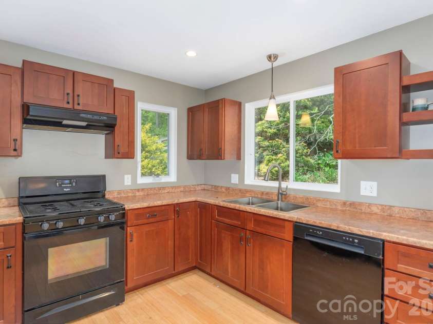 155 Old Starnes Cove Road, Asheville, NC 28806.  MLS# CAR4376505, YatesRealty ID 22467. 