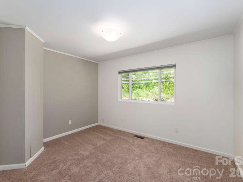 155 Old Starnes Cove Road, Asheville, NC 28806.  MLS# CAR4376505, YatesRealty ID 22467. 
