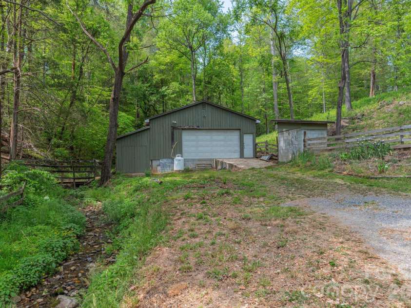155 Old Starnes Cove Road, Asheville, NC 28806.  MLS# CAR4376505, YatesRealty ID 22467. 