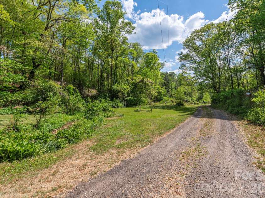155 Old Starnes Cove Road, Asheville, NC 28806.  MLS# CAR4376505, YatesRealty ID 22467. 