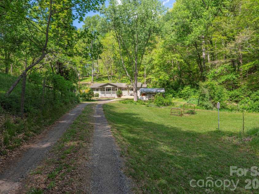 155 Old Starnes Cove Road, Asheville, NC 28806.  MLS# CAR4376505, YatesRealty ID 22467. 