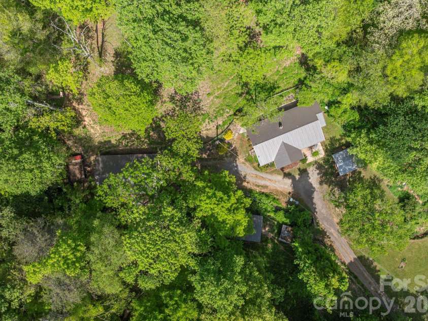 155 Old Starnes Cove Road, Asheville, NC 28806.  MLS# CAR4376505, YatesRealty ID 22467. 