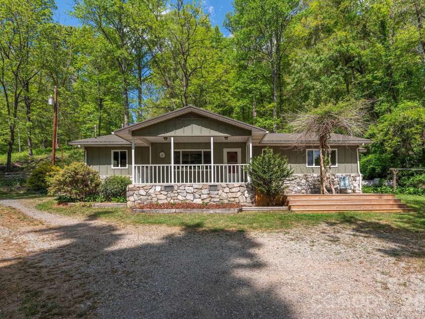 155 Old Starnes Cove Road, Asheville, NC 28806.  MLS# CAR4376505, YatesRealty ID 22467. 