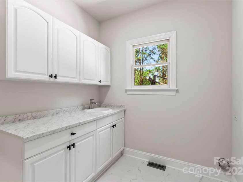 3011 McKee Road, Charlotte, NC 28270.  MLS# CAR4306223, YatesRealty ID 22468. 