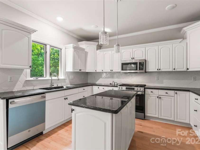 3011 McKee Road, Charlotte, NC 28270.  MLS# CAR4306223, YatesRealty ID 22468. 