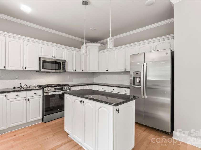 3011 McKee Road, Charlotte, NC 28270.  MLS# CAR4306223, YatesRealty ID 22468. 