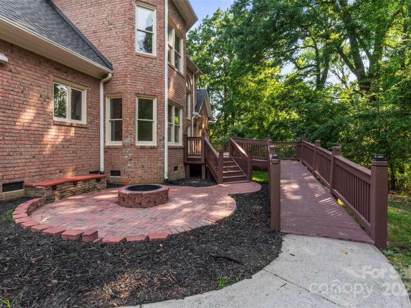 3011 McKee Road, Charlotte, NC 28270.  MLS# CAR4306223, YatesRealty ID 22468. 
