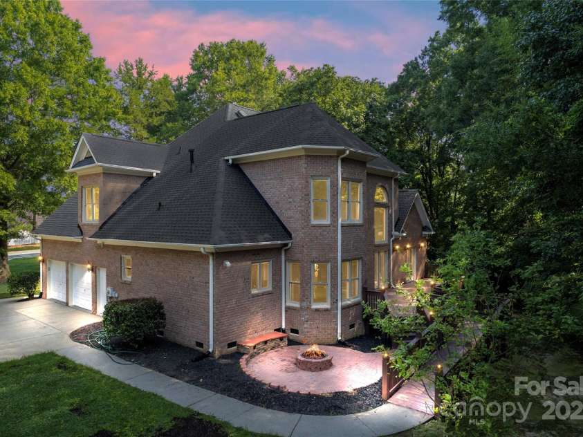 3011 McKee Road, Charlotte, NC 28270.  MLS# CAR4306223, YatesRealty ID 22468. 