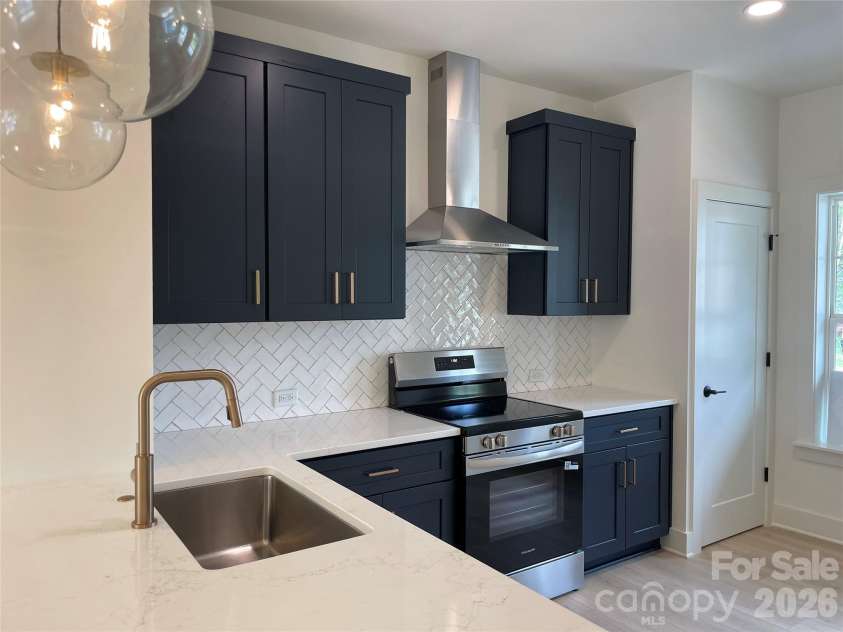 3031 Casting Street, Charlotte, NC 28206.  MLS# CAR4371624, YatesRealty ID 22469. 
