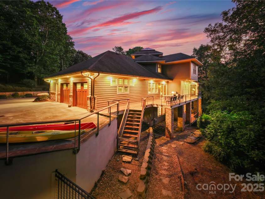 10310 Wildlife Road, Charlotte, NC 28278.  MLS# CAR4297337, YatesRealty ID 2247. 