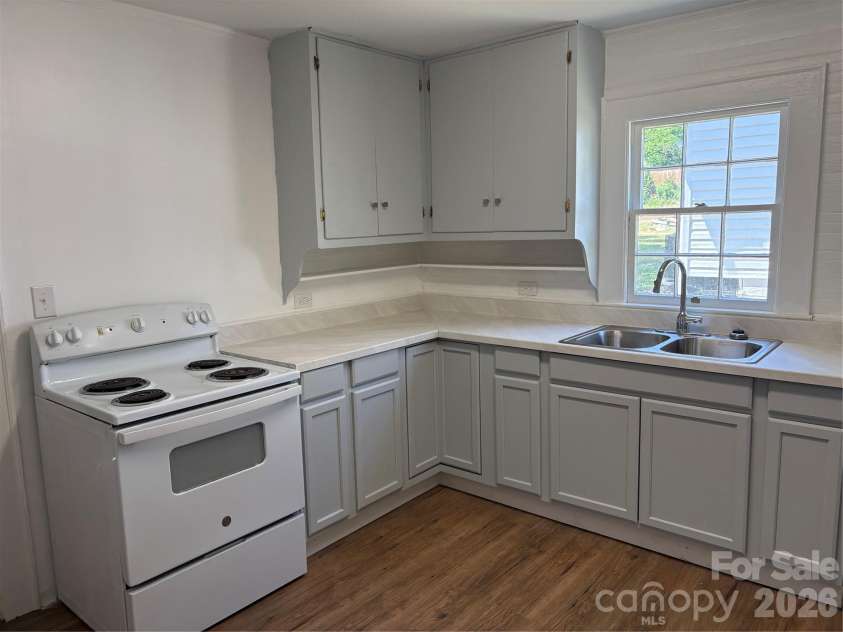 597 Harris Street, Concord, NC 28025.  MLS# CAR4377981, YatesRealty ID 22470. 