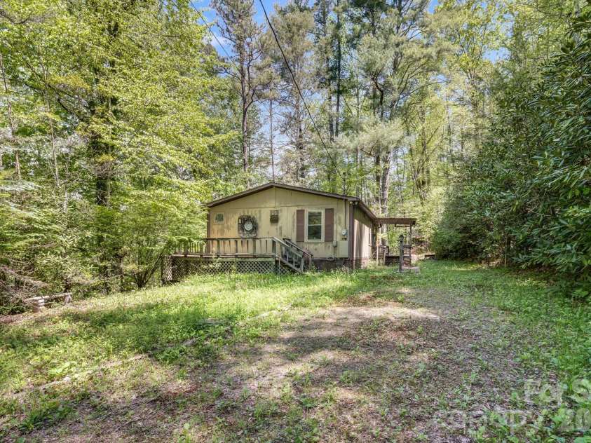 101 Serenity Lane, Clyde, NC 28721.  MLS# CAR4377729, YatesRealty ID 22471. 