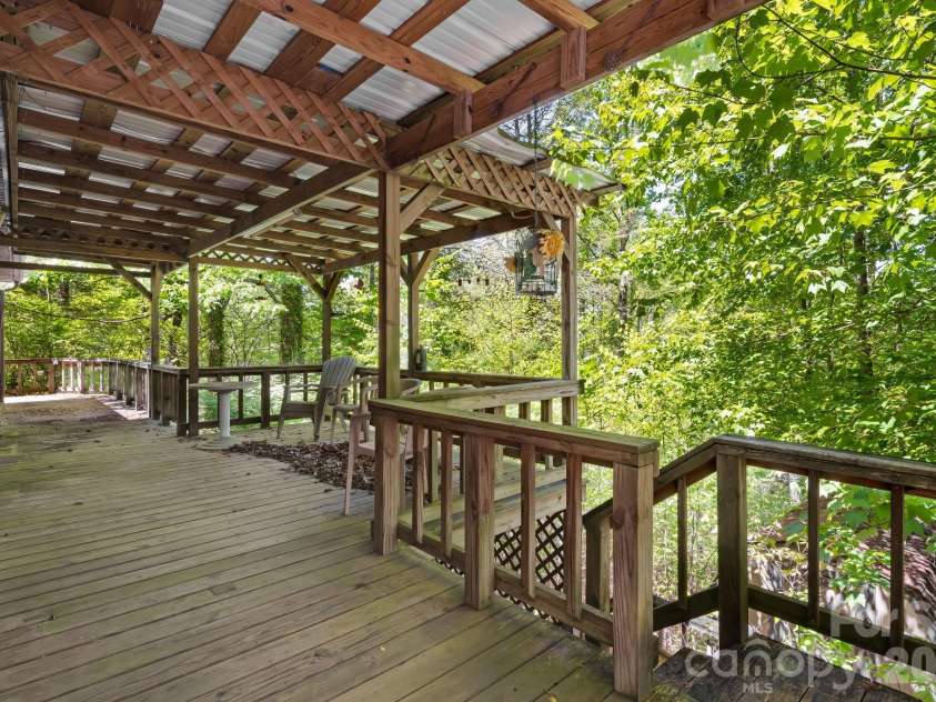 101 Serenity Lane, Clyde, NC 28721.  MLS# CAR4377729, YatesRealty ID 22471. 