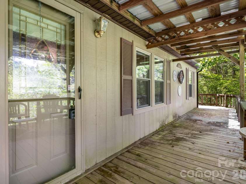 101 Serenity Lane, Clyde, NC 28721.  MLS# CAR4377729, YatesRealty ID 22471. 