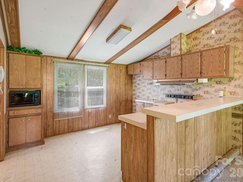 101 Serenity Lane, Clyde, NC 28721.  MLS# CAR4377729, YatesRealty ID 22471. 