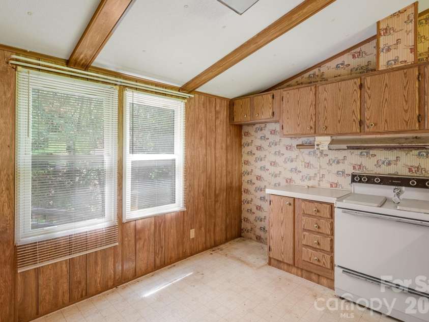 101 Serenity Lane, Clyde, NC 28721.  MLS# CAR4377729, YatesRealty ID 22471. 