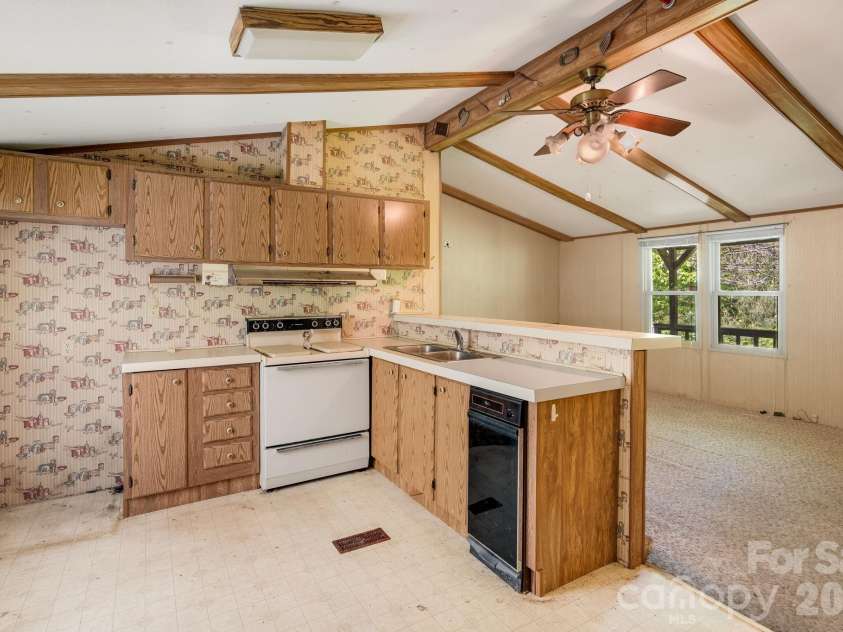 101 Serenity Lane, Clyde, NC 28721.  MLS# CAR4377729, YatesRealty ID 22471. 