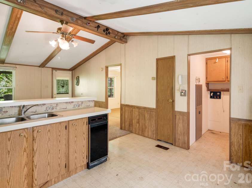 101 Serenity Lane, Clyde, NC 28721.  MLS# CAR4377729, YatesRealty ID 22471. 