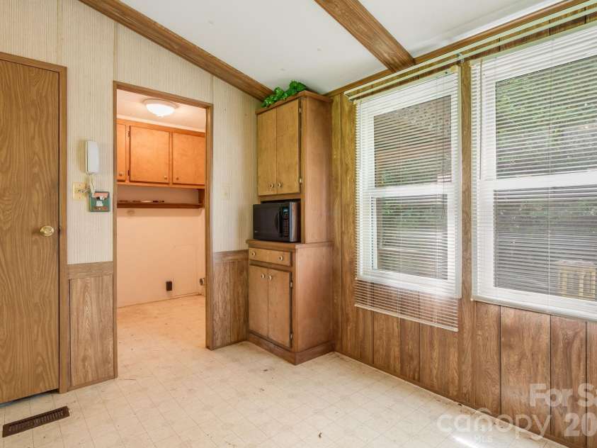 101 Serenity Lane, Clyde, NC 28721.  MLS# CAR4377729, YatesRealty ID 22471. 