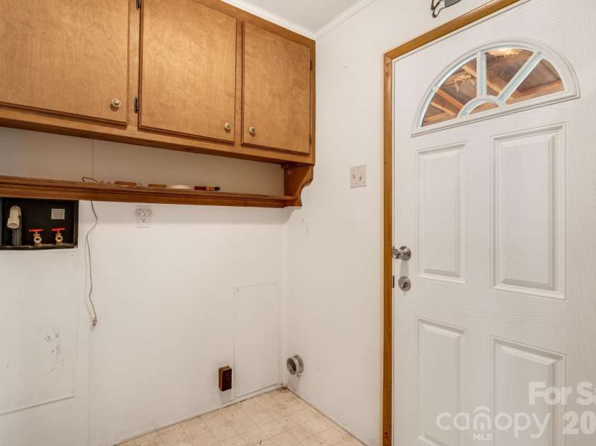 101 Serenity Lane, Clyde, NC 28721.  MLS# CAR4377729, YatesRealty ID 22471. 