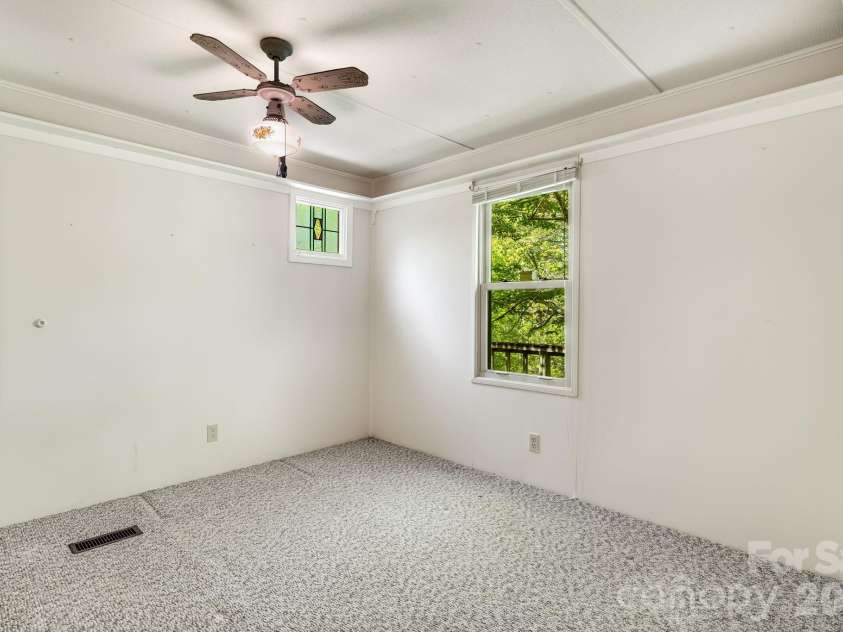 101 Serenity Lane, Clyde, NC 28721.  MLS# CAR4377729, YatesRealty ID 22471. 