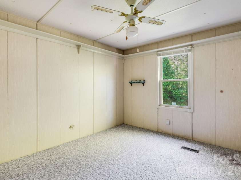101 Serenity Lane, Clyde, NC 28721.  MLS# CAR4377729, YatesRealty ID 22471. 