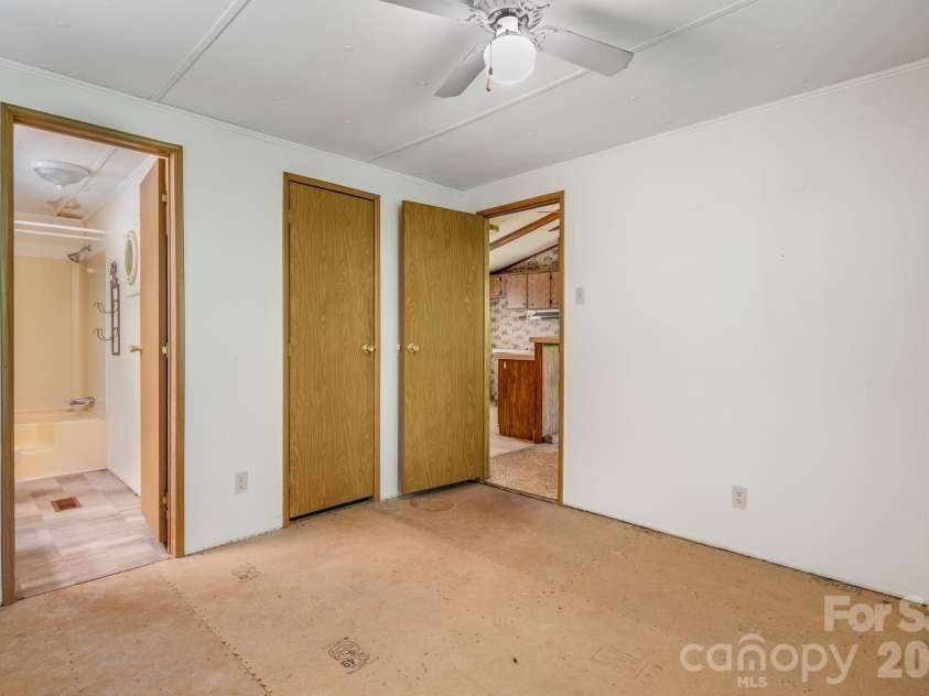 101 Serenity Lane, Clyde, NC 28721.  MLS# CAR4377729, YatesRealty ID 22471. 
