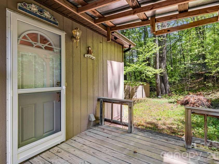 101 Serenity Lane, Clyde, NC 28721.  MLS# CAR4377729, YatesRealty ID 22471. 