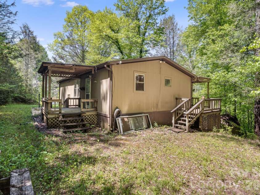 101 Serenity Lane, Clyde, NC 28721.  MLS# CAR4377729, YatesRealty ID 22471. 