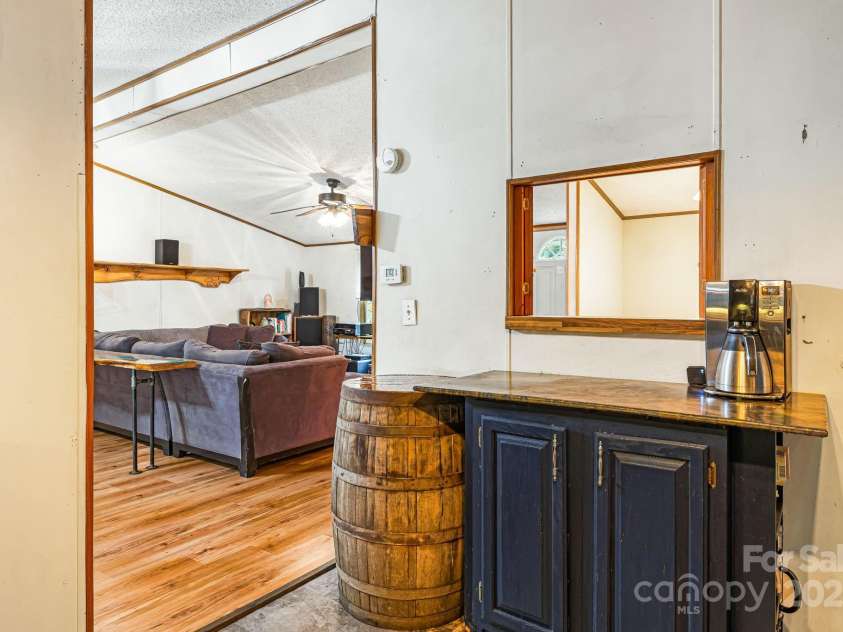 15 Robin Lane, Asheville, NC 28806.  MLS# CAR4254929, YatesRealty ID 22472. 