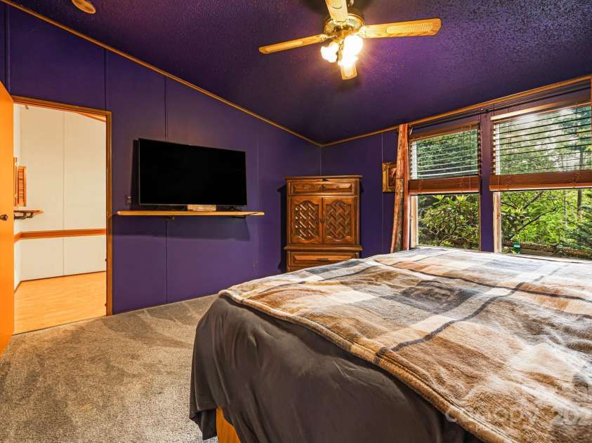 15 Robin Lane, Asheville, NC 28806.  MLS# CAR4254929, YatesRealty ID 22472. 