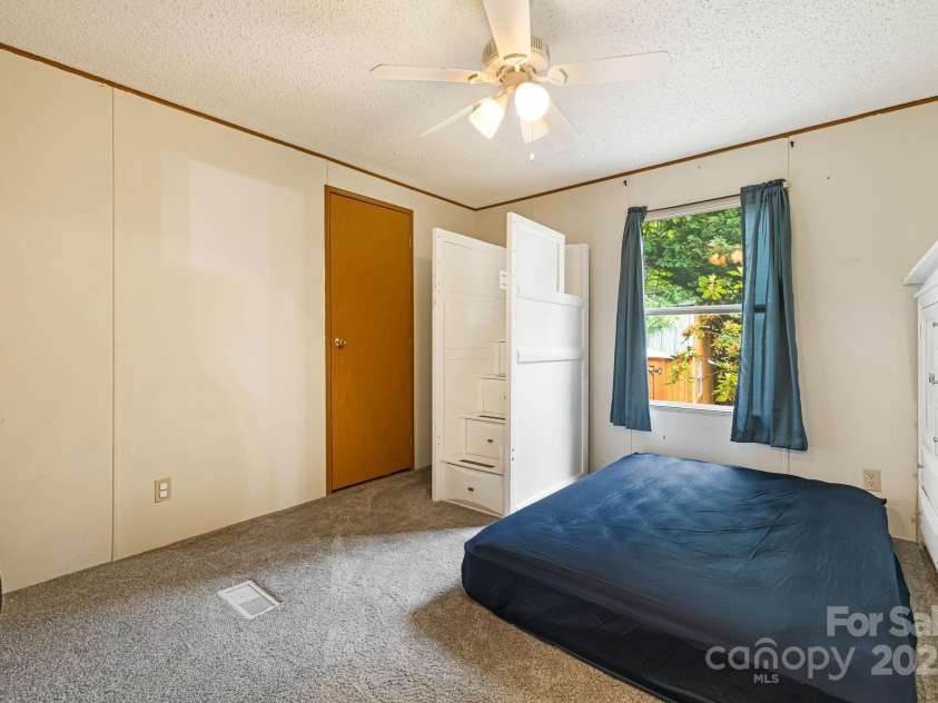 15 Robin Lane, Asheville, NC 28806.  MLS# CAR4254929, YatesRealty ID 22472. Bedroom 2