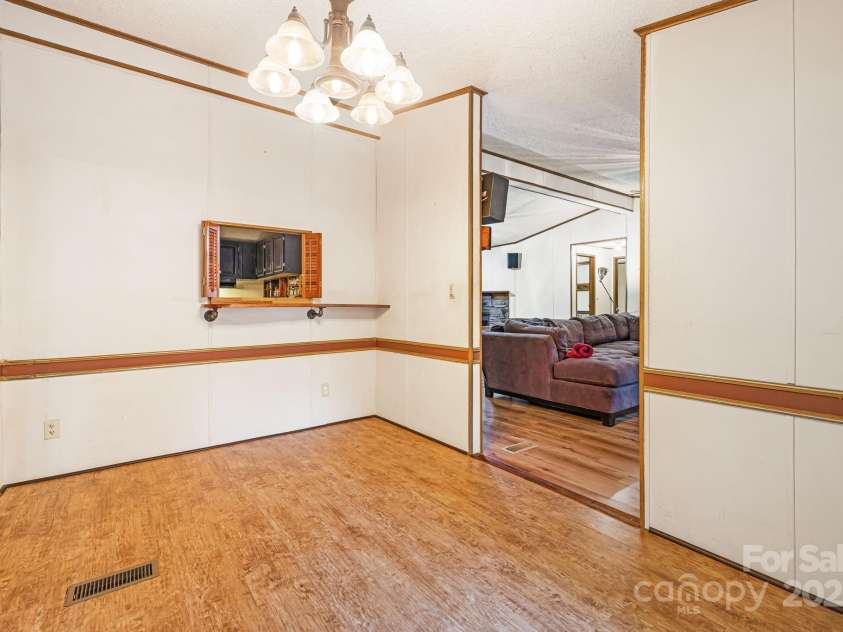 15 Robin Lane, Asheville, NC 28806.  MLS# CAR4254929, YatesRealty ID 22472. Dining Room