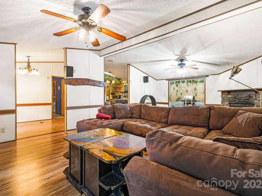 15 Robin Lane, Asheville, NC 28806.  MLS# CAR4254929, YatesRealty ID 22472. Open floor plan leads to Dining Room and Kitchen