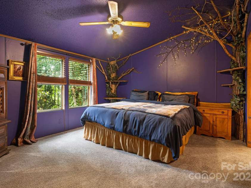 15 Robin Lane, Asheville, NC 28806.  MLS# CAR4254929, YatesRealty ID 22472. Primary Bedroom