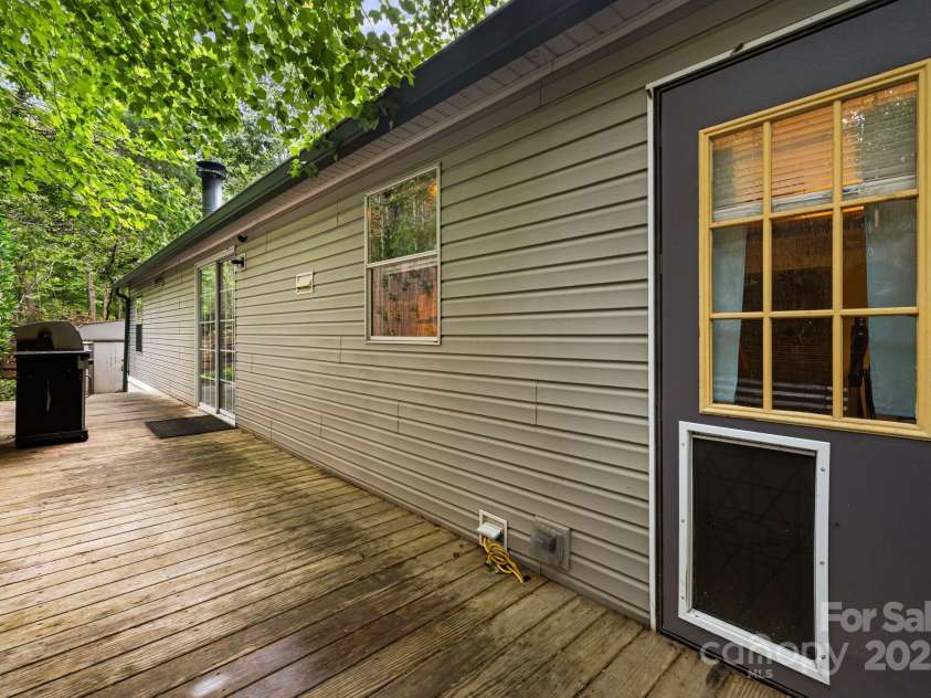 15 Robin Lane, Asheville, NC 28806.  MLS# CAR4254929, YatesRealty ID 22472. Rear patio