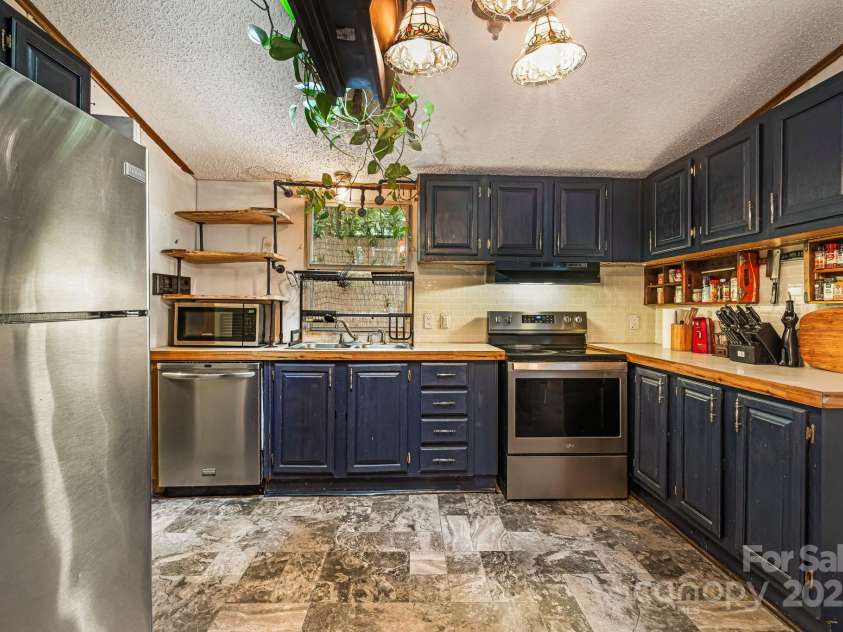 15 Robin Lane, Asheville, NC 28806.  MLS# CAR4254929, YatesRealty ID 22472. Spacious and open kitchen