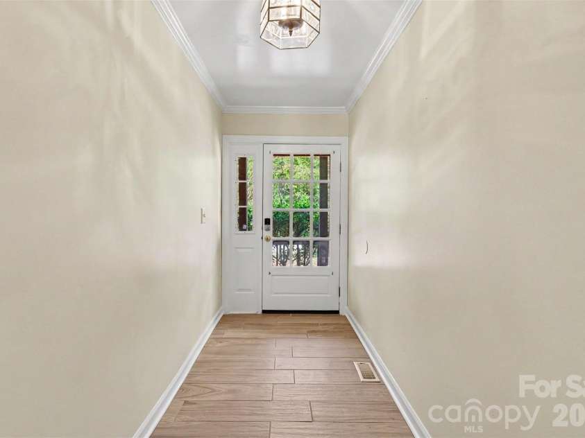 21021 Entrada Drive, Cornelius, NC 28031.  MLS# CAR4394274, YatesRealty ID 22472. 