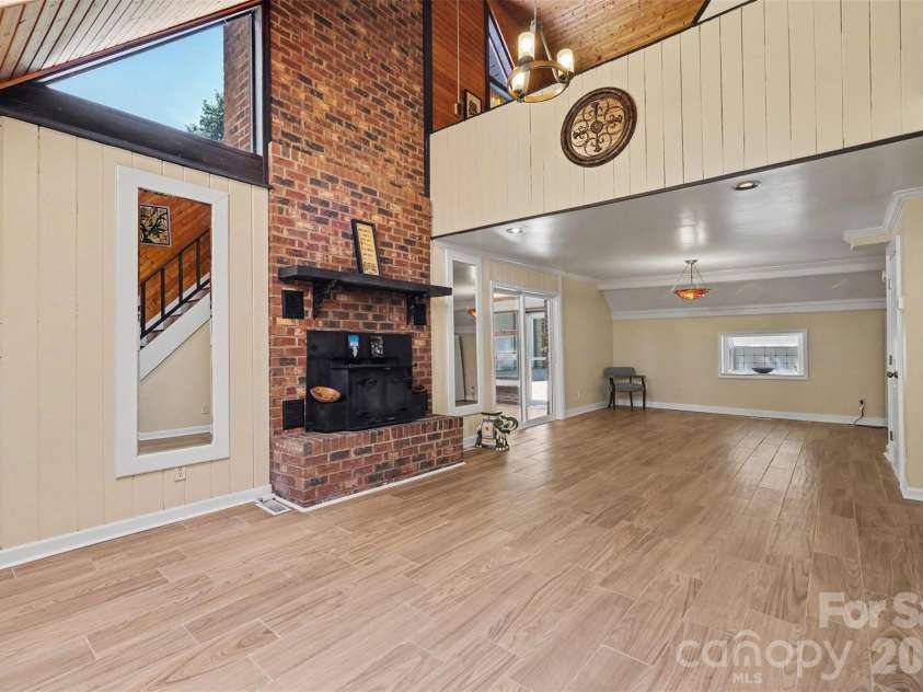 21021 Entrada Drive, Cornelius, NC 28031.  MLS# CAR4394274, YatesRealty ID 22472. 