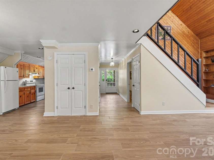 21021 Entrada Drive, Cornelius, NC 28031.  MLS# CAR4394274, YatesRealty ID 22472. 