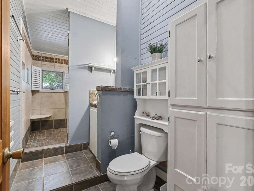 21021 Entrada Drive, Cornelius, NC 28031.  MLS# CAR4394274, YatesRealty ID 22472. 