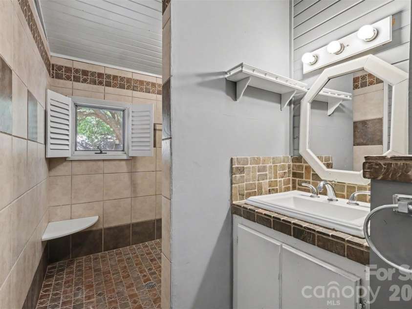 21021 Entrada Drive, Cornelius, NC 28031.  MLS# CAR4394274, YatesRealty ID 22472. 