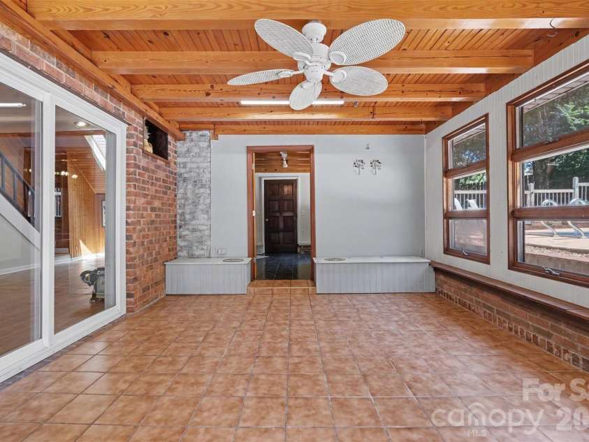 21021 Entrada Drive, Cornelius, NC 28031.  MLS# CAR4394274, YatesRealty ID 22472. 