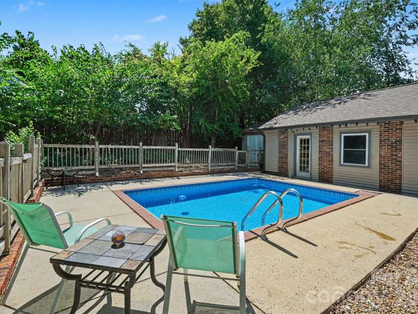 21021 Entrada Drive, Cornelius, NC 28031.  MLS# CAR4394274, YatesRealty ID 22472. 