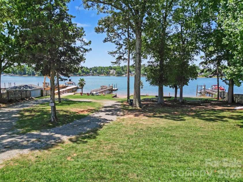 21021 Entrada Drive, Cornelius, NC 28031.  MLS# CAR4394274, YatesRealty ID 22472. 