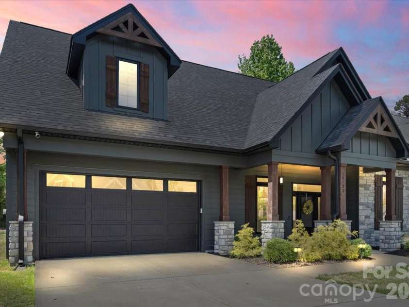 14125 Shelburne Village Drive, Charlotte, NC 28278.  MLS# CAR4371867, YatesRealty ID 22474. 